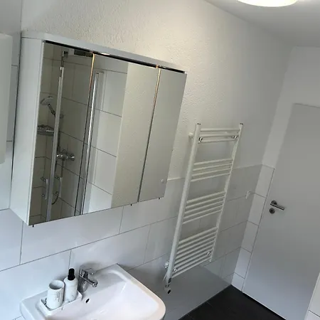 Greenview - 3 Beds 2 Bedrooms *