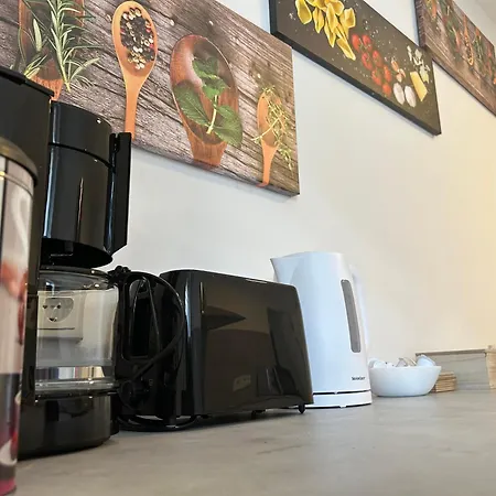 Greenview - 3 Beds 2 Bedrooms *