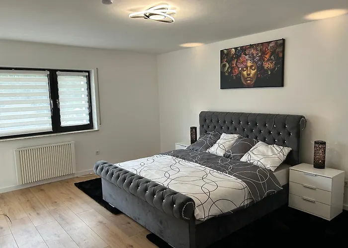 Apartment Greenview - 3 Beds 2 Bedrooms *